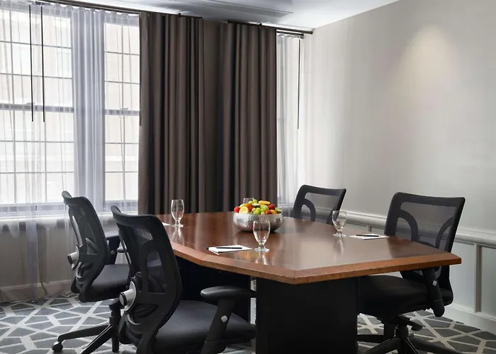 Hotel Phillips Kansas City, Curio Collection By Hilton