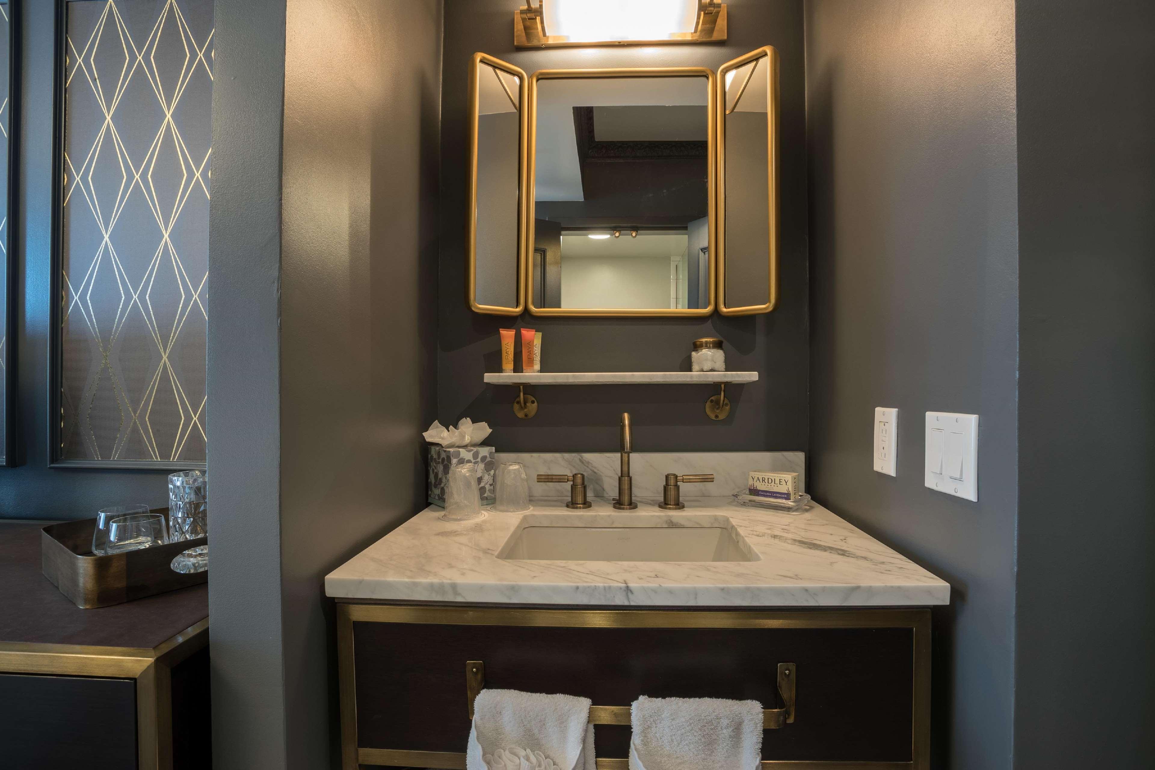 Phillips Kansas City, Curio Collection By Hilton Hotel Kansas City