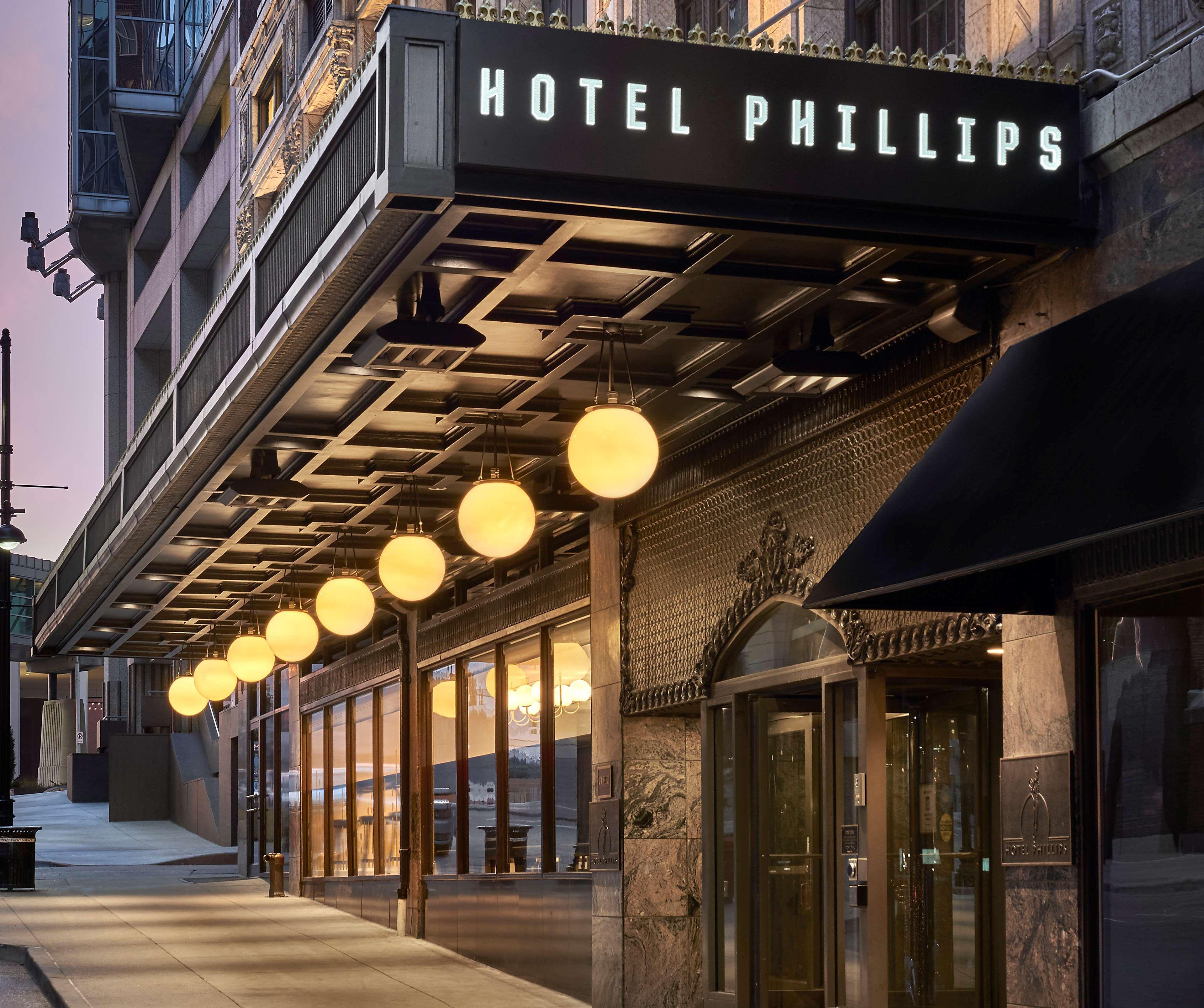 Phillips Kansas City, Curio Collection By Hilton