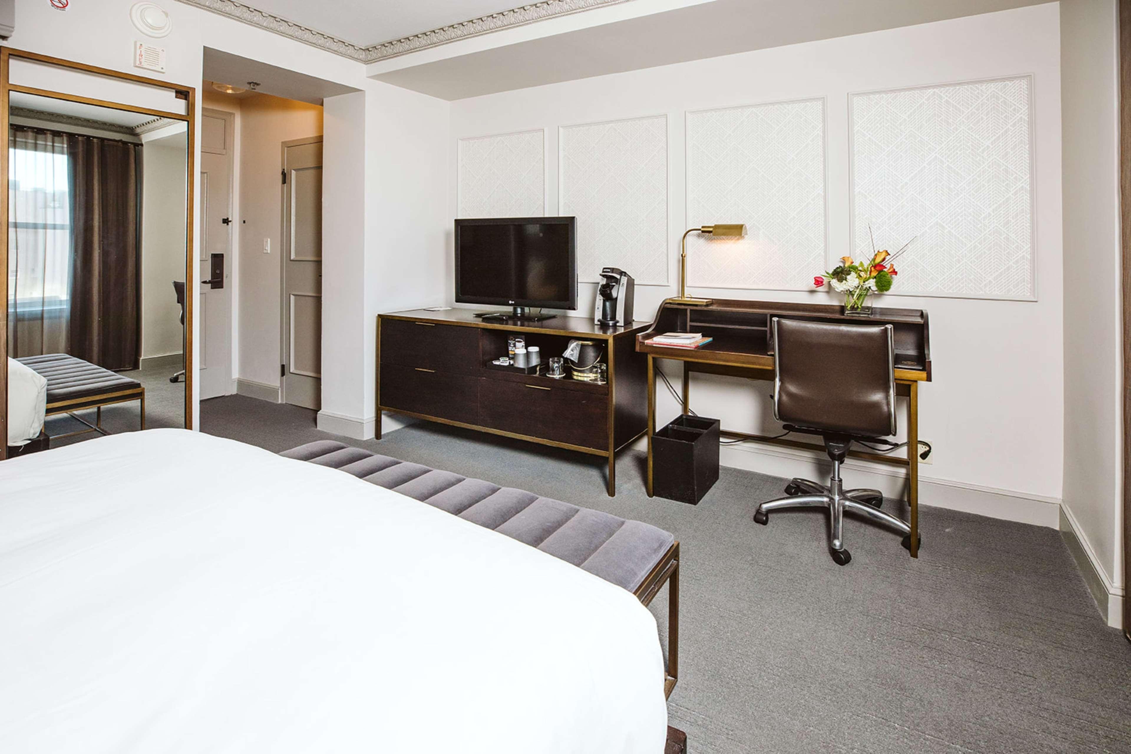 Phillips Kansas City, Curio Collection By Hilton Hotel 4*