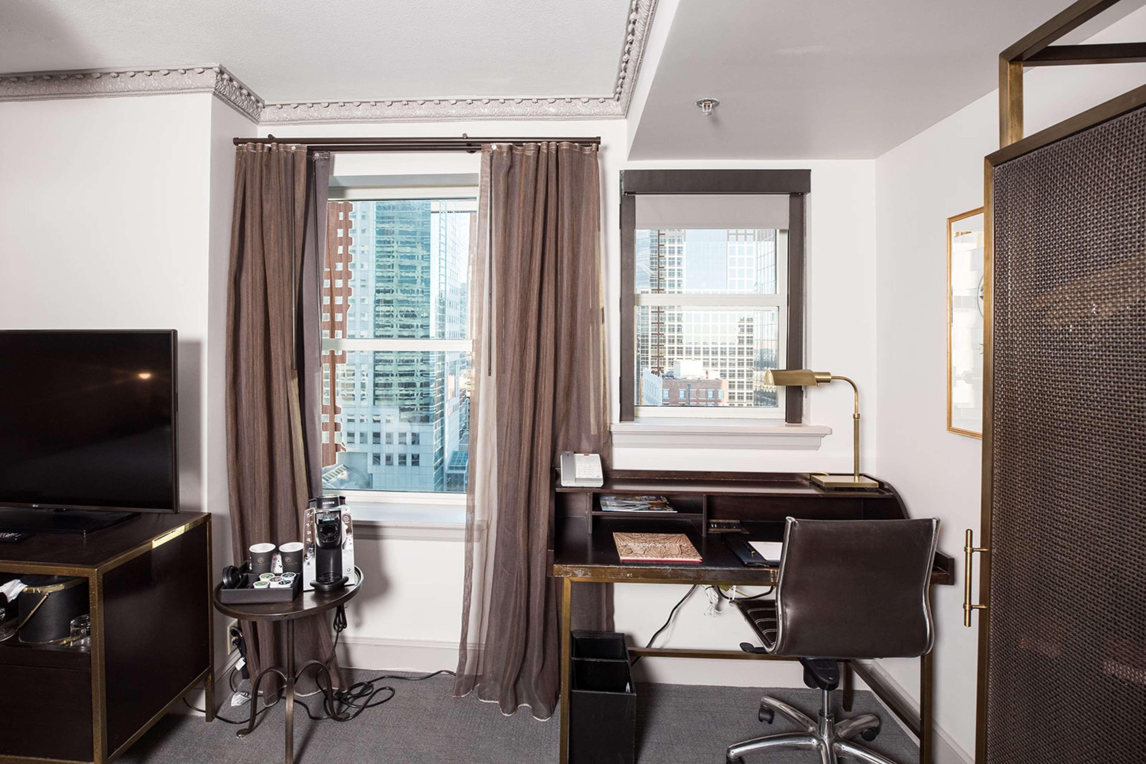 Phillips Kansas City, Curio Collection By Hilton 4* Kansas City