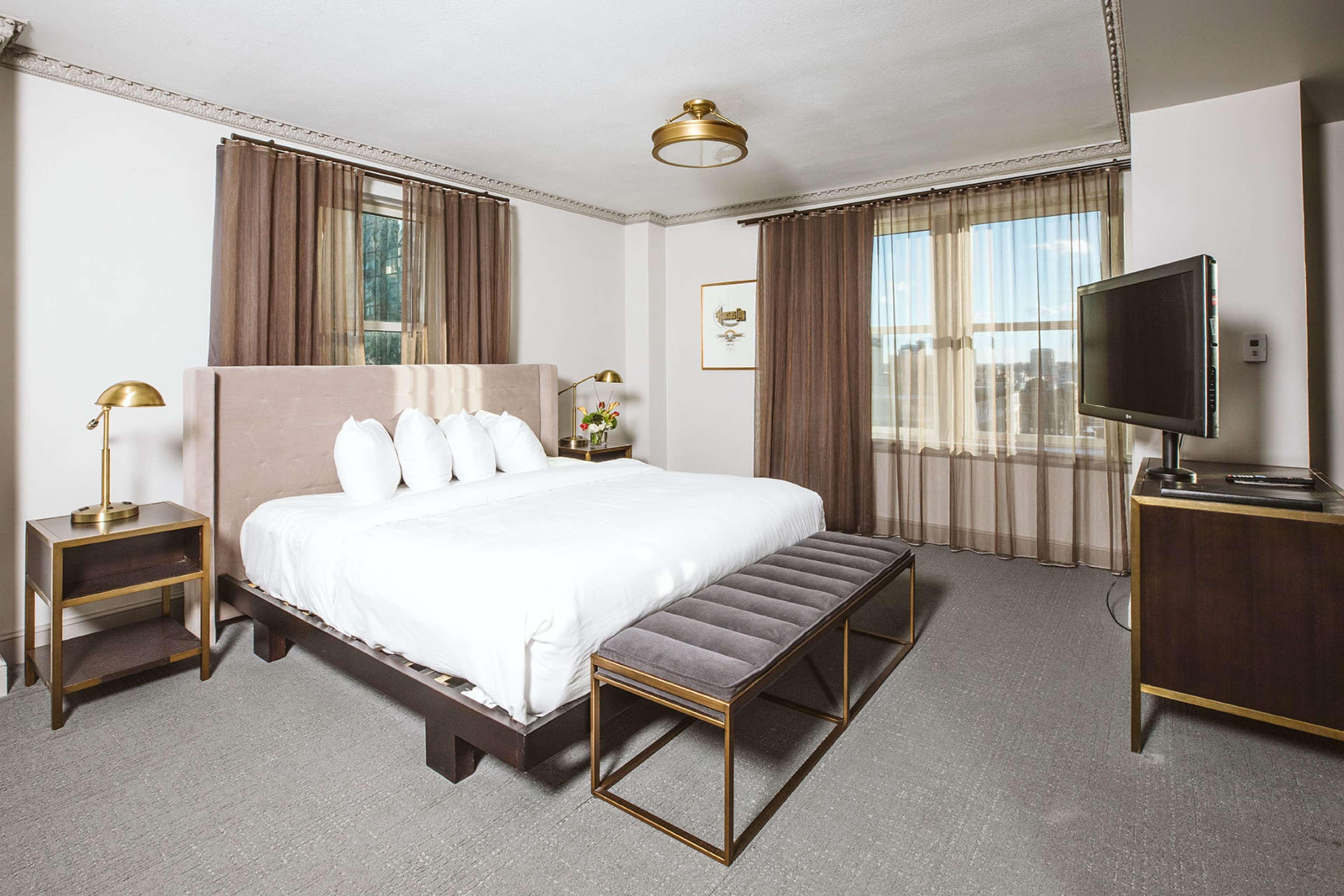 Phillips Kansas City, Curio Collection By Hilton