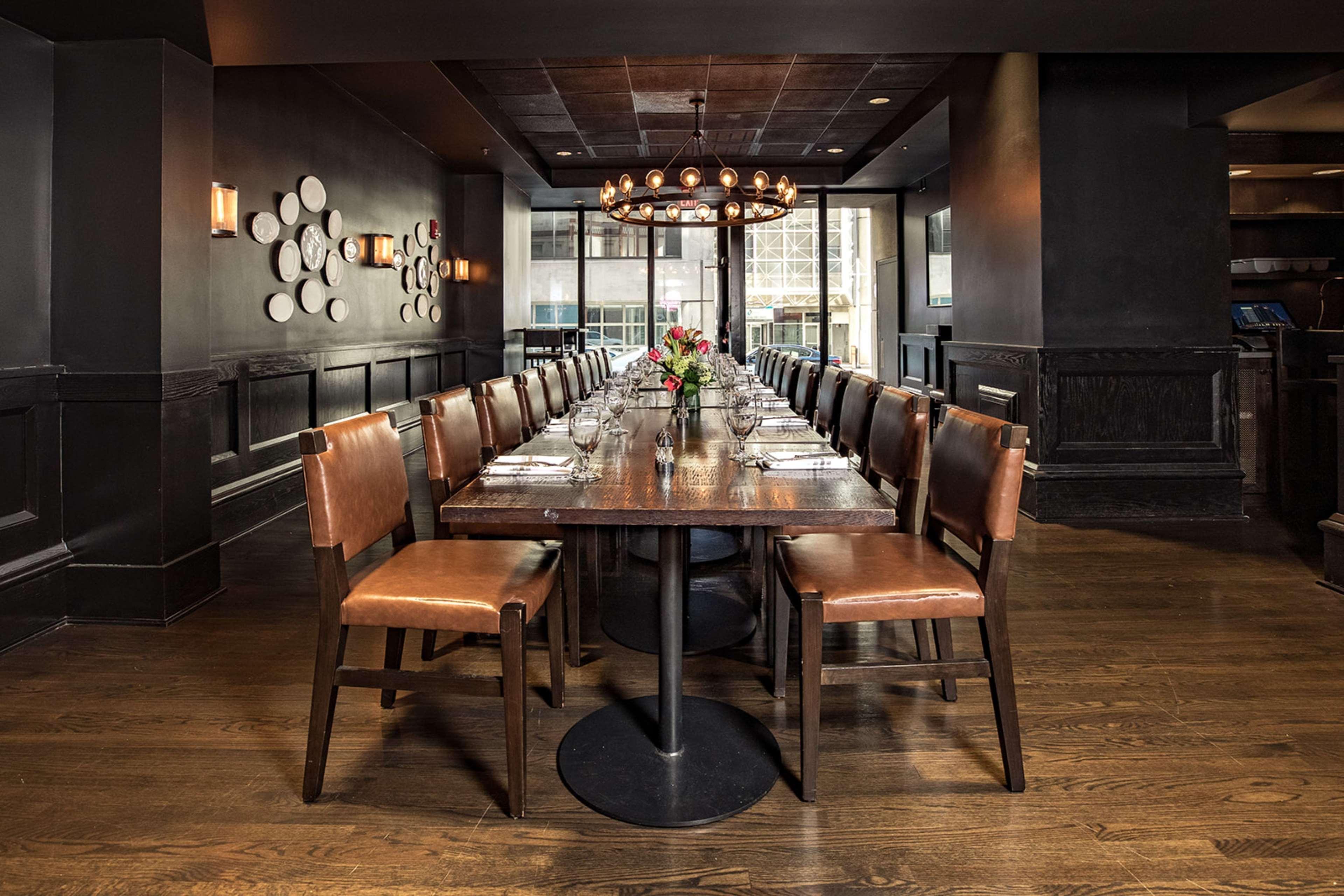 Phillips Kansas City, Curio Collection By Hilton Kansas City