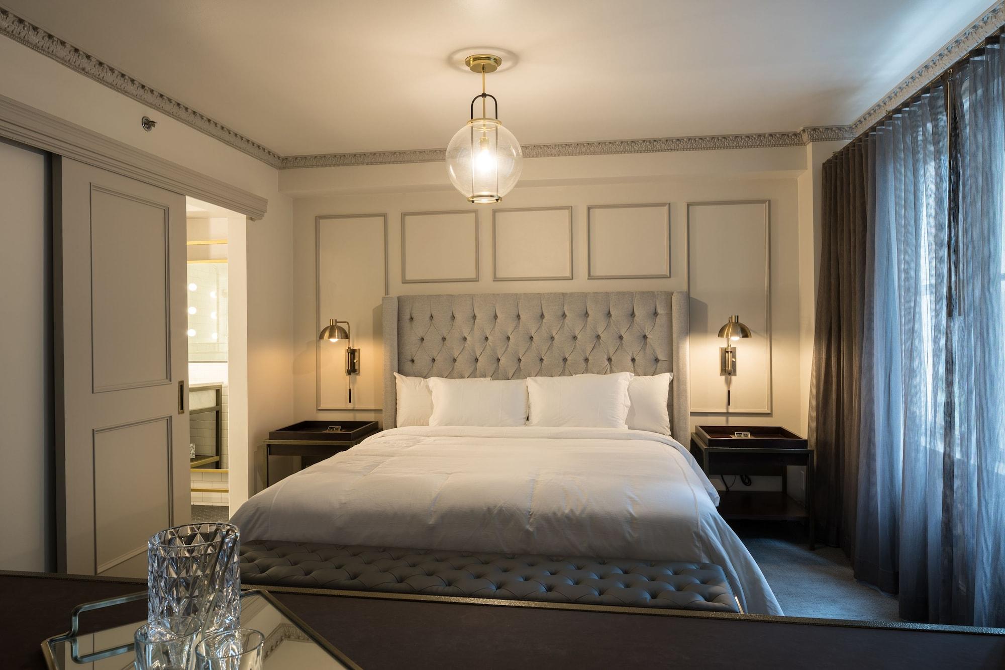 Phillips Kansas City, Curio Collection By Hilton 4*