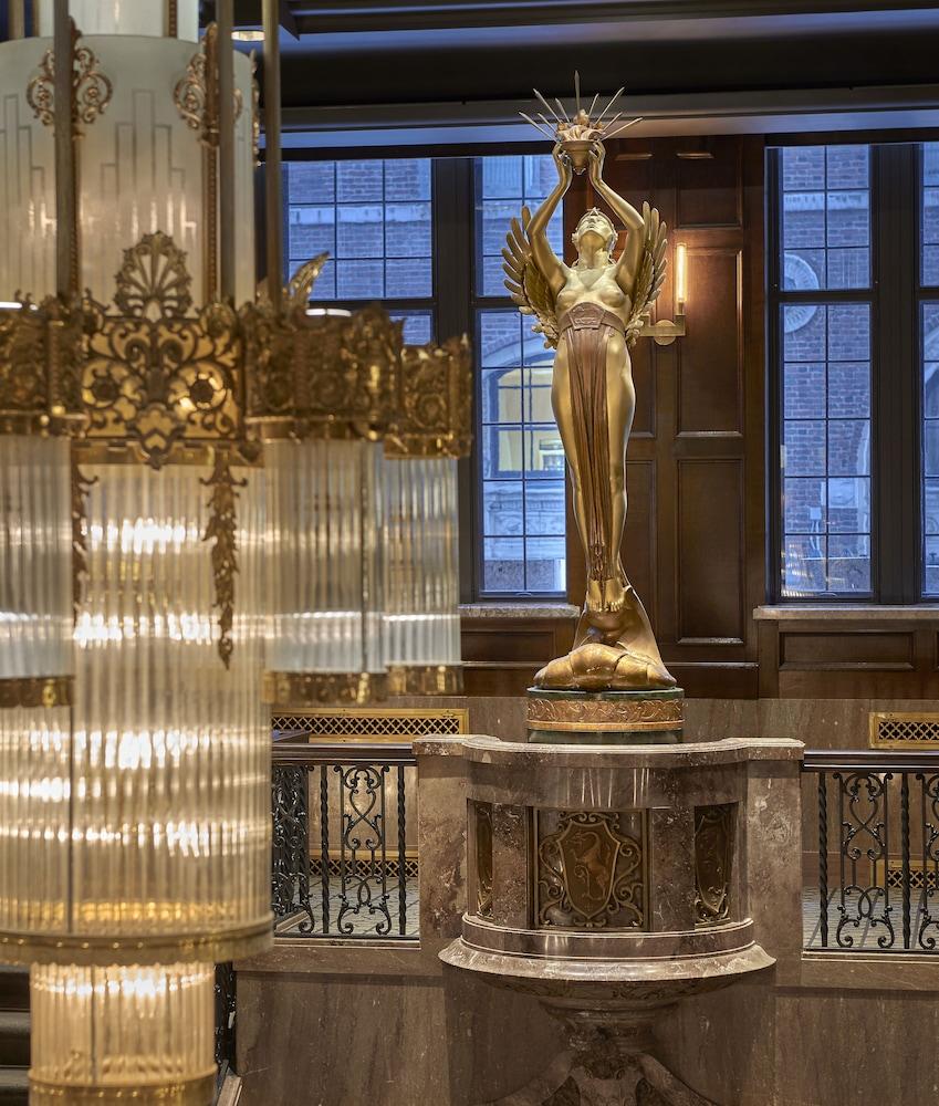 Phillips Kansas City, Curio Collection By Hilton 4*