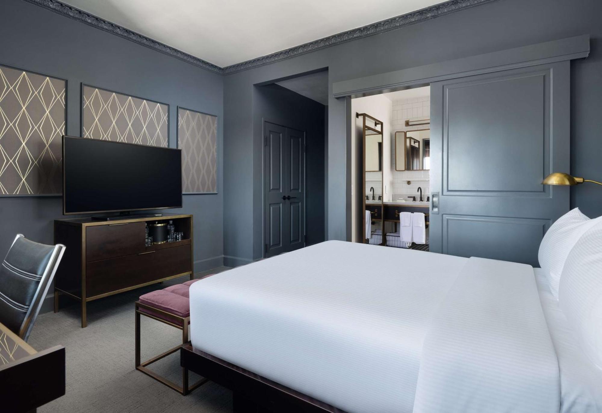 Phillips Kansas City, Curio Collection By Hilton 4*