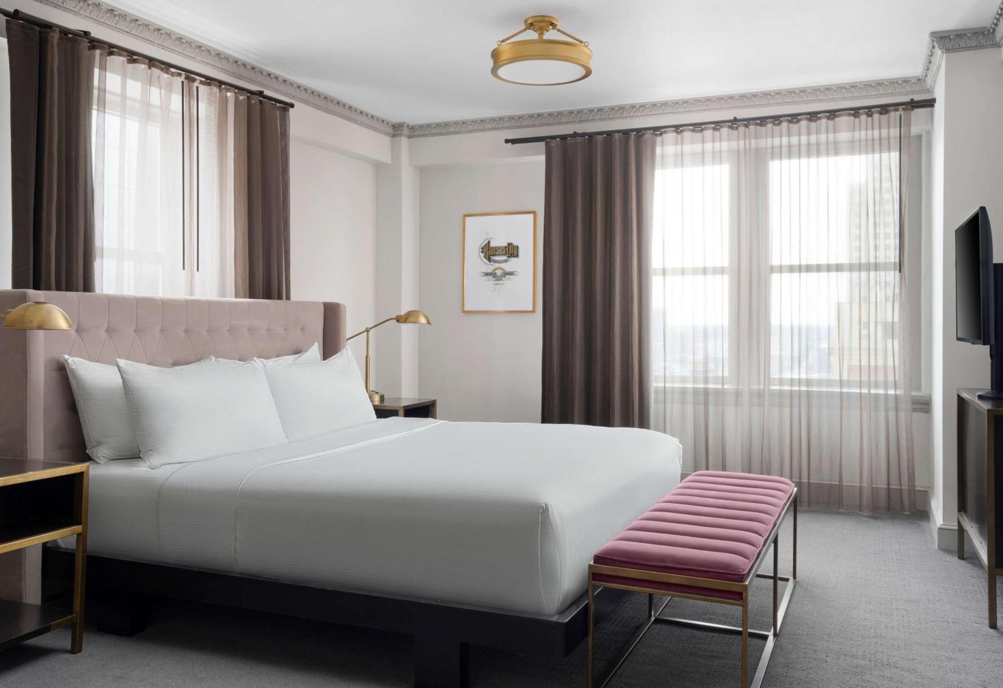 Phillips Kansas City, Curio Collection By Hilton Kansas City