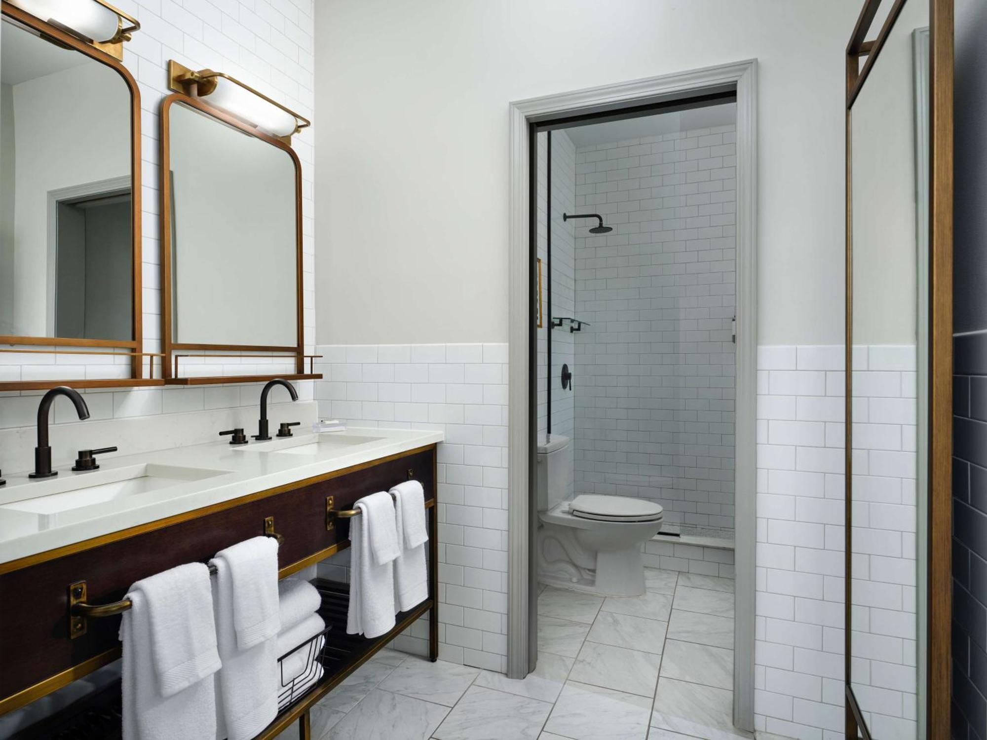 Hotel Phillips Kansas City, Curio Collection By Hilton 4*