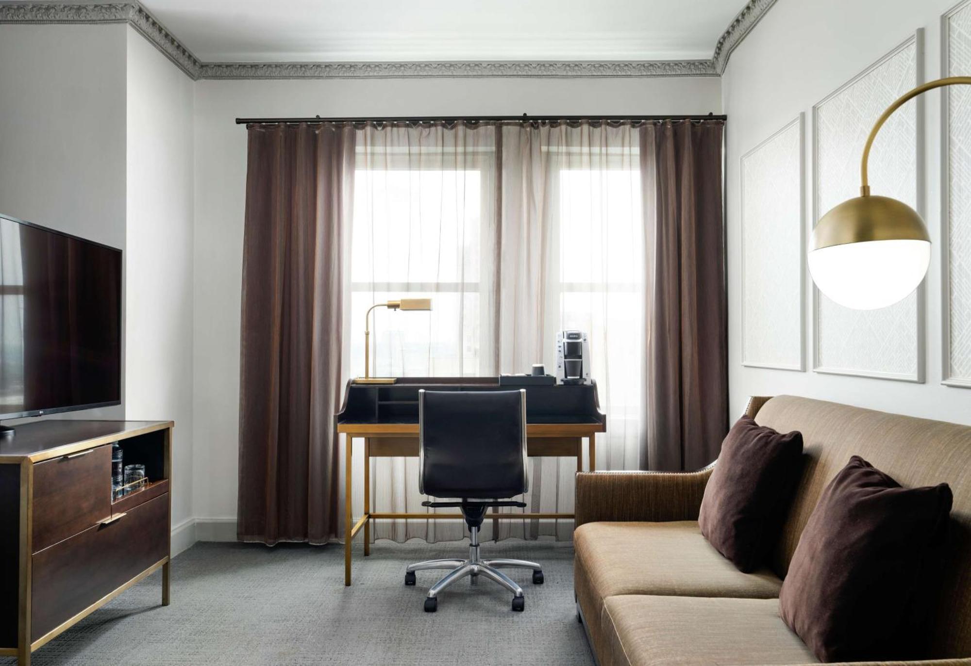 Phillips Kansas City, Curio Collection By Hilton 4*