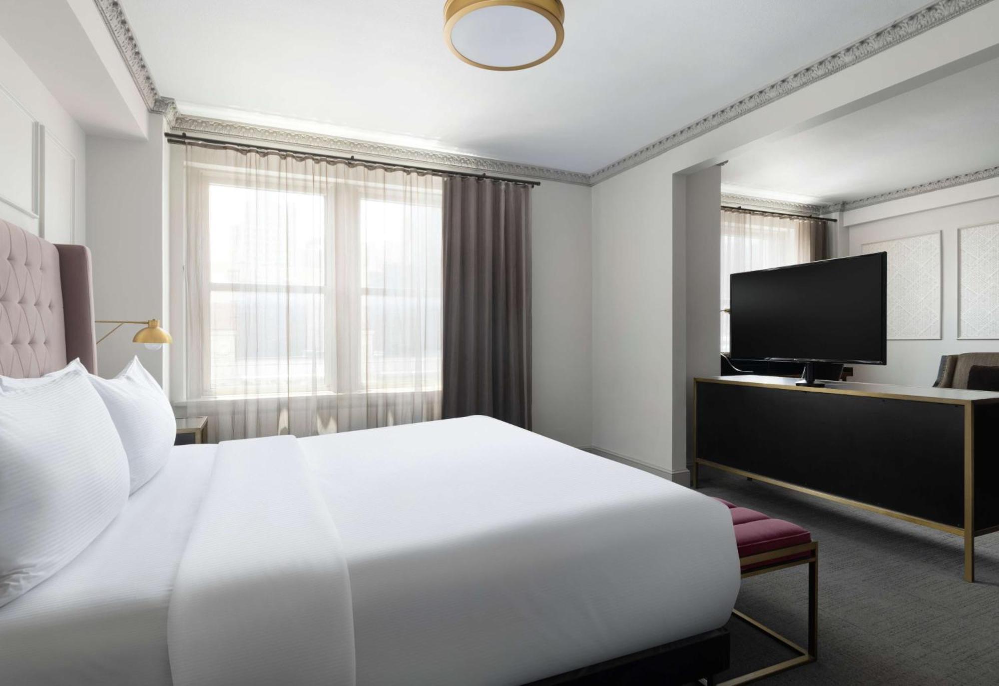 Phillips Kansas City, Curio Collection By Hilton Kansas City