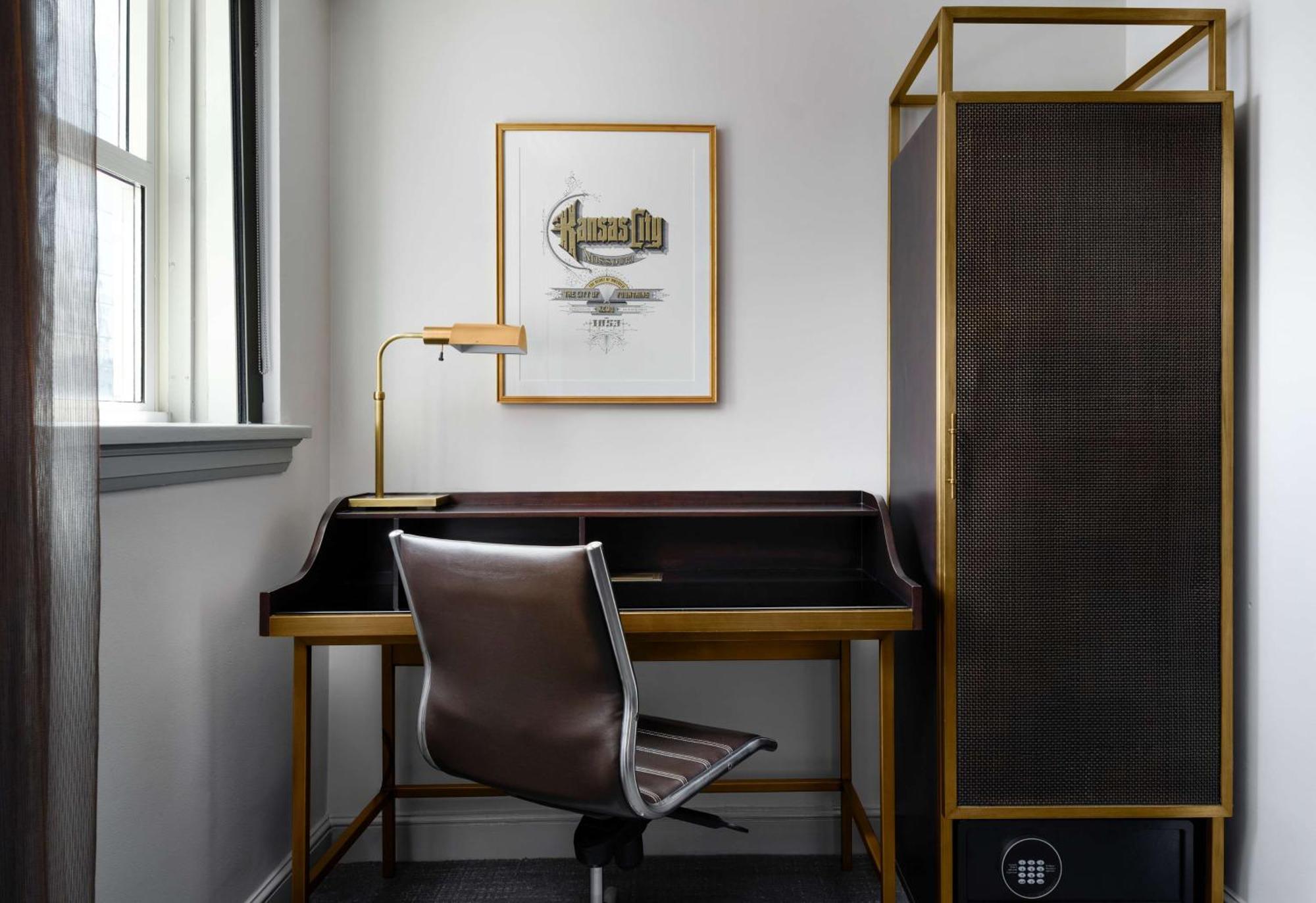 Phillips Kansas City, Curio Collection By Hilton 4*