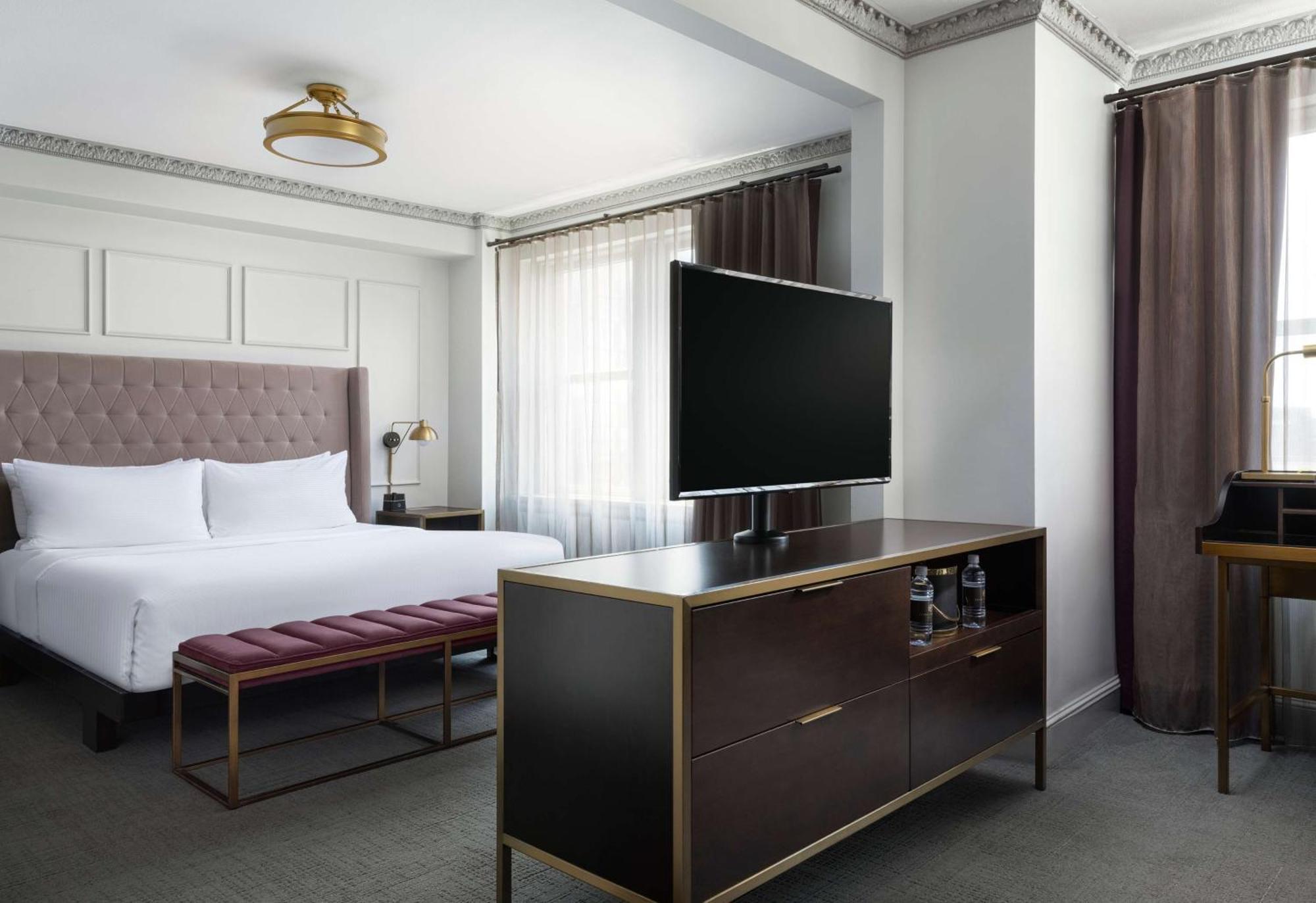 Phillips Kansas City, Curio Collection By Hilton Hotel 4*