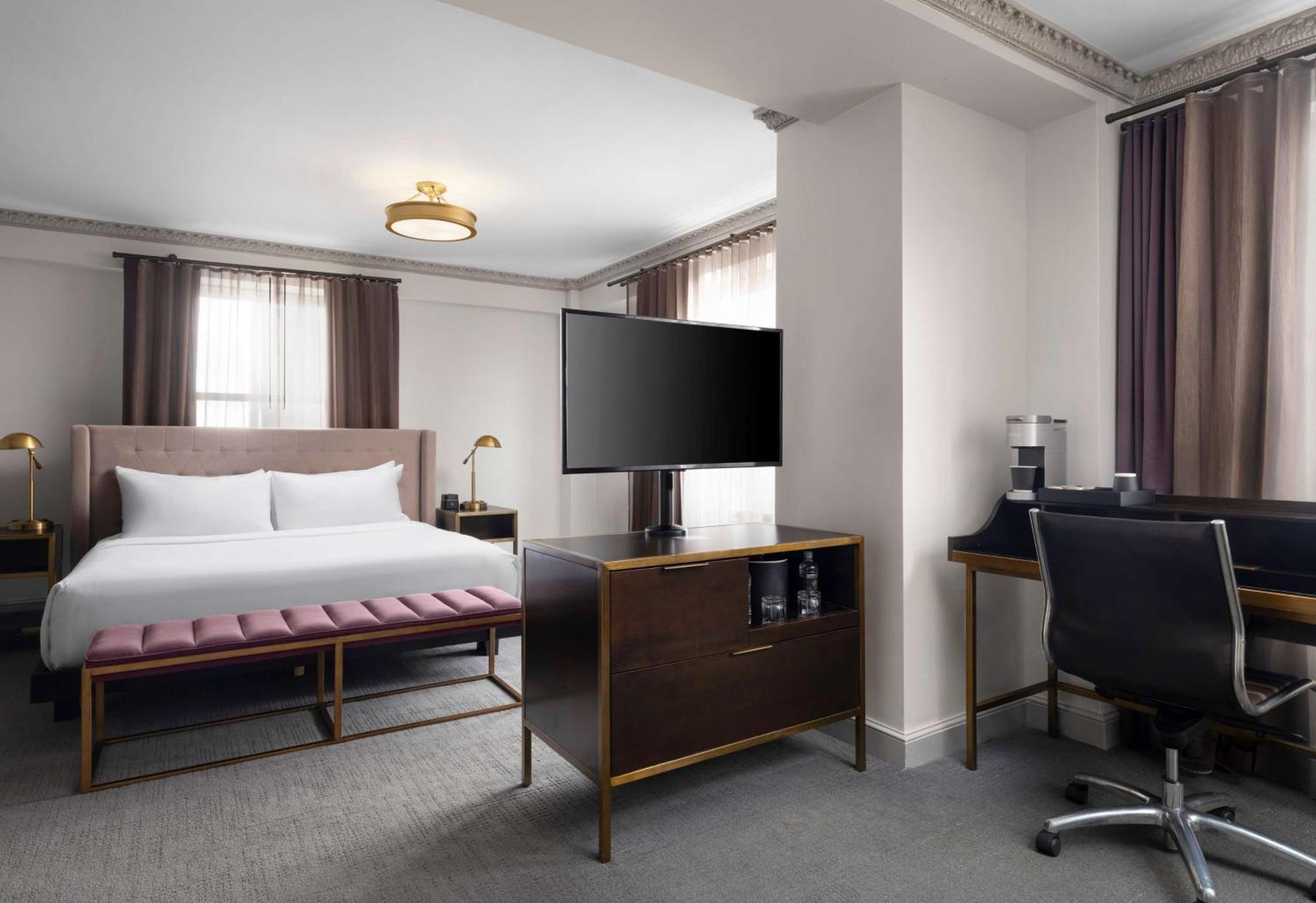 Phillips Kansas City, Curio Collection By Hilton Hotel 4*