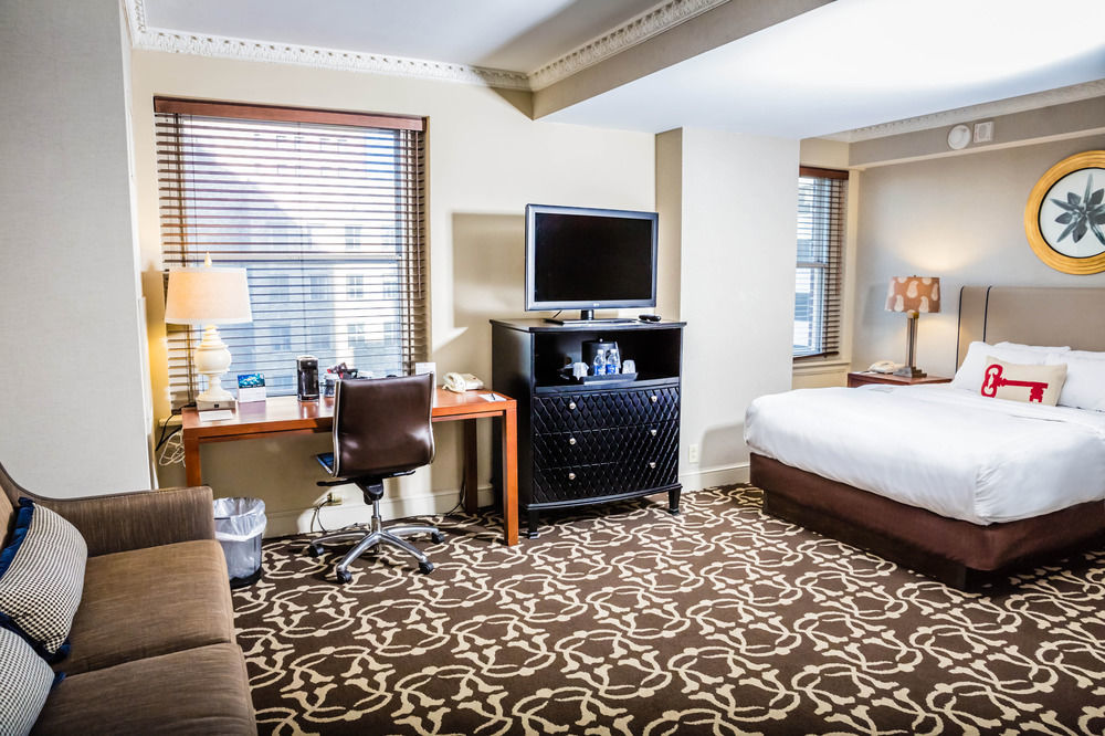 Hotel Phillips Kansas City, Curio Collection By Hilton 4*