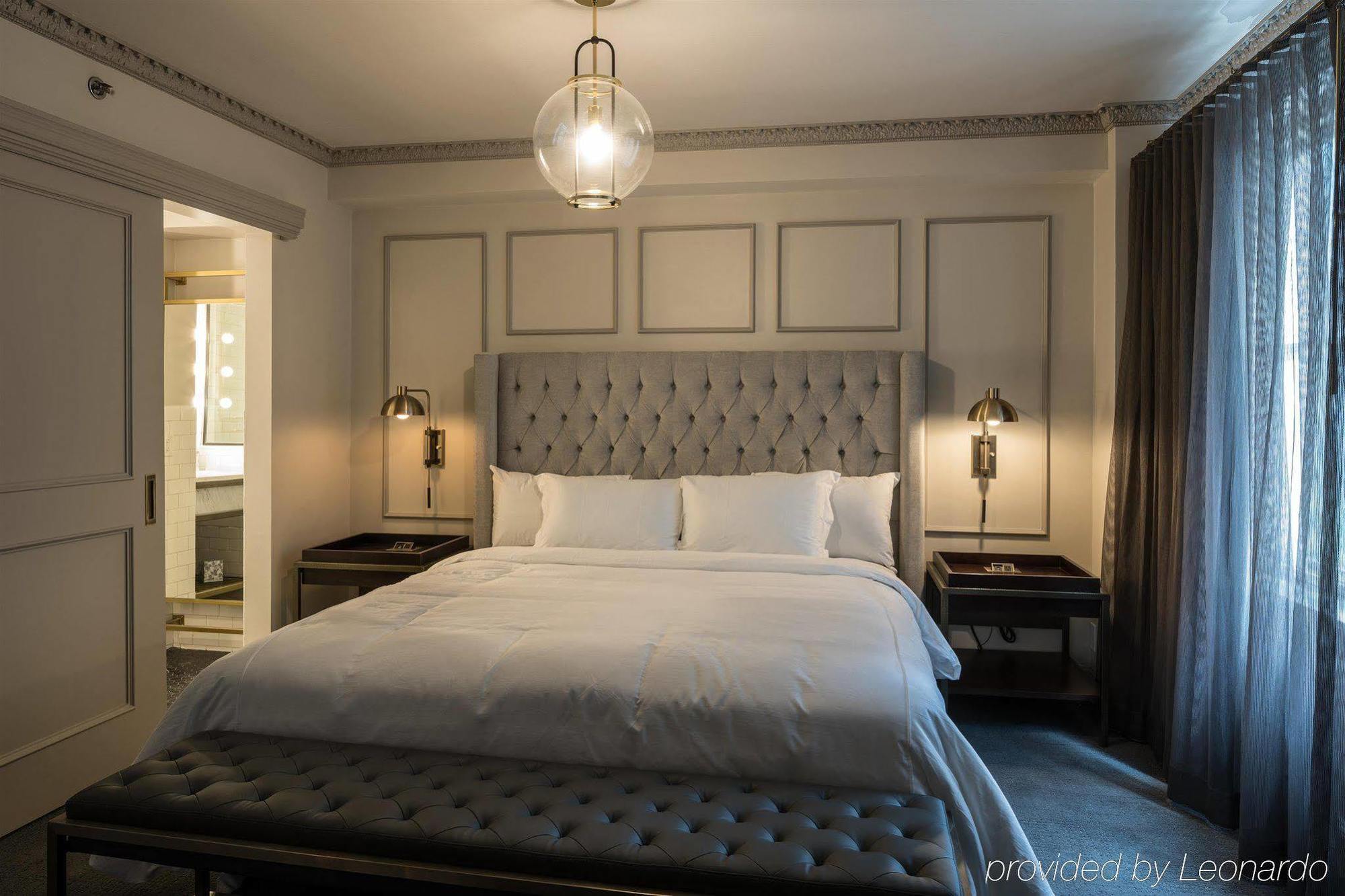 Phillips Kansas City, Curio Collection By Hilton 4*