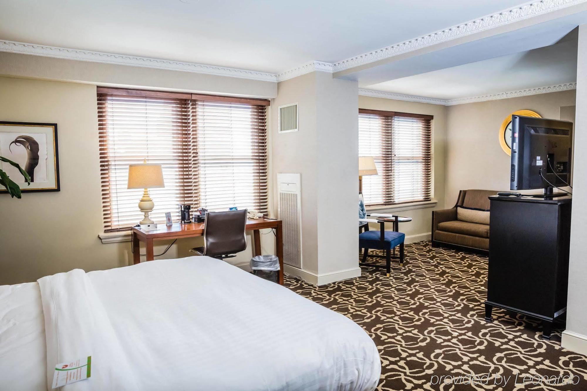 Hotel Phillips Kansas City, Curio Collection By Hilton 4*